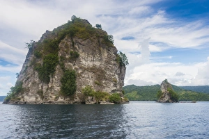 Papua New Guinea Prints: The Beehives (Dawapia Rocks) in Simpson Harbour