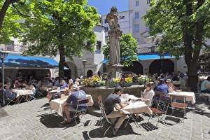 Awning Prints: Beer Garden at Hofbraeuhaus, Munich, Bavaria, Germany, Europe