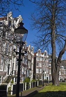 Images Dated 9th April 2008: Begijnhof, a beautiful square of 17th and 18th century houses, Amsterdam