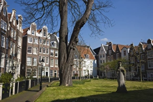 Images Dated 9th April 2008: Begijnhof, a beautiful square of 17th and 18th century houses, Amsterdam