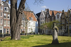 Images Dated 9th April 2008: Begijnhof, a beautiful square of 17th and 18th century houses, Amsterdam