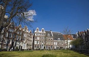 Images Dated 9th April 2008: Begijnhof, a beautiful square of 17th and 18th century houses, Amsterdam