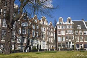 Images Dated 9th April 2008: Begijnhof, a beautiful square of 17th and 18th century houses, Amsterdam