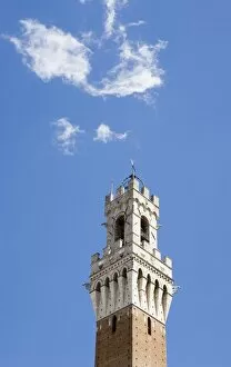 Images Dated 8th August 2005: The bell tower of Palazzo Pubblico with cloud, Sienna, Tuscany, Italy