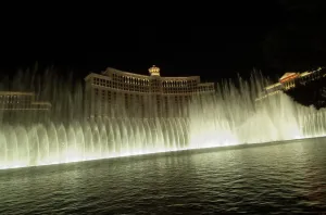 Images Dated 30th January 2000: The Bellagio Hotel at night with its famous fountains