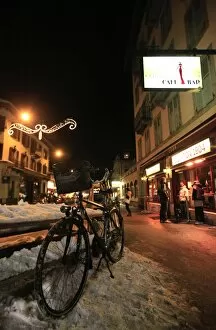 Images Dated 24th January 2010: A bicycle propped up against a ski-rack outside the famous Elevation 1904 bar