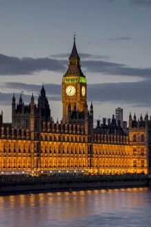 London Gallery: Big Ben clock tower stands above the Houses of Parliament at dusk, UNESCO World Heritage Site