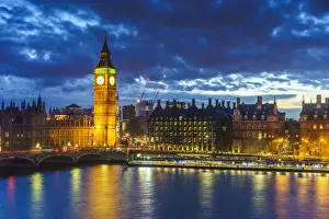 Big Ben (the Elizabeth Tower) and Westminster Bridge at dusk, London, England, United Kingdom