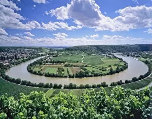 Images Dated 25th August 2009: Bight of Neckar River, Mundelsheim, Baden Wurttemberg, Germany, Europe