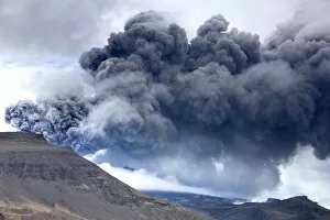 Images Dated 5th May 2010: Billowing ash plume of the Eyjafjallajokull eruption, southern area, Iceland