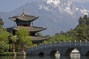 Images Dated 3rd May 2008: Black Dragon Pool Park, temple and bridge, with Jade Dragon Snow Mountain in background