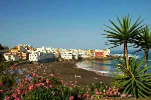 Images Dated 7th February 2008: Black sand beach, Puerto la Cruz, Tenerfie, Canary Islands, Spain, Atlantic Ocean, Europe