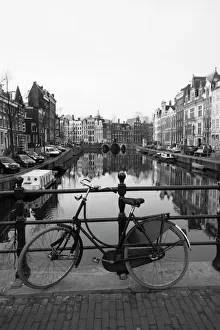 Images Dated 7th April 2008: Black and white image of an old bicycle by the Singel canal, Amsterdam