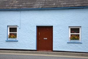 Blue cottage in Thomas town, County Kilkenny, Leins ter, Republic of Ireland, Europe