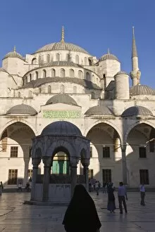 The Blue Mosque (Sultah Ahmet) in Sultanahmet, Istanbul, Turkey, Europe