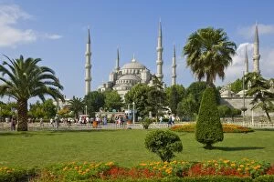 Images Dated 18th June 2010: The Blue Mosque (Sultan Ahmet Camii) with domes and six minarets, Sultanahmet