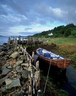 Images Dated 11th January 2000: Boat, cottage and Loch Fyne near Furnace