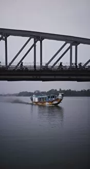 Images Dated 13th April 2007: Boat on Perfume River, Hue, Vietnam, Indochina, Southeast Asia, Asia
