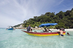 Images Dated 23rd September 2009: Boat trip in the Perhentian Islands, Terengganu State, Malaysia, Southeast Asia, Asia
