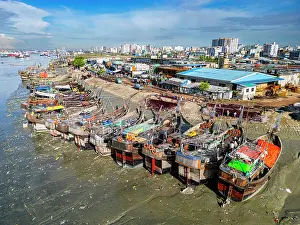 Nets Prints: Boats anchor along the Karnaphuli River near the fish market in Chittagong
