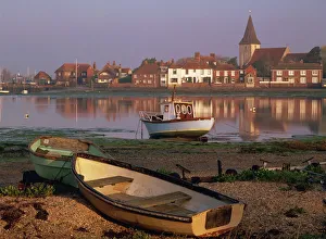 Images Dated 26th January 2000: Boats in Bosham from across the tidal creek in early morning