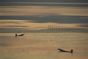 Images Dated 13th November 2008: Two boats fishing at dawn, Inle Lake, Shan State, Myanmar (Burma), Asia