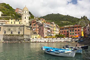 Liguria Prints: Boats in the harbour at Vernazza, Cinque Terre, UNESCO World Heritage Site, Liguria