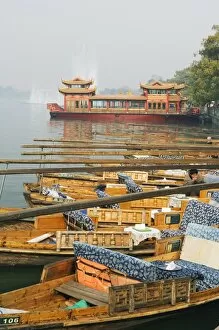 Images Dated 7th January 2008: Boats on the waters of West Lake, Hangzhou, Zhejiang Province, China, Asia