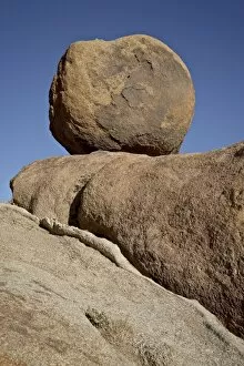 Images Dated 10th December 2008: Boulder, Alabama Hills, Inyo National Forest, California, United States of America