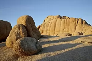 Images Dated 25th February 2010: Boulders at sunset, Joshua Tree National Park, California, United States of America