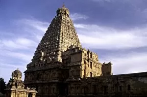 Images Dated 15th July 2009: Brahadeeshwara Temple, UNESCO World Heritage Site, Thanjavur, Tamil Nadu, India, Asia
