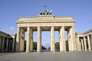 Images Dated 20th December 2009: Brandenburg Gate, Berlin, Germany, Europe