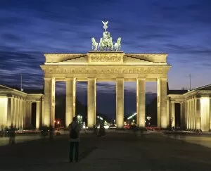 Images Dated 27th February 2009: Brandenburg Gate (Brandenburger Tor) and Quadriga winged victory, Unter den Linden, Berlin