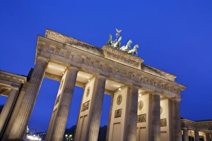Images Dated 24th February 2009: Brandenburg Gate (Brandenburger Tor) and Quadriga winged victory, Unter den Linden, Berlin