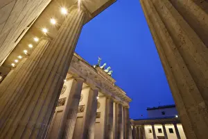 Brandenburg Gate (Brandenburger Tor) and Quadriga winged victory, Unter den Linden, Berlin, Germany, Europe