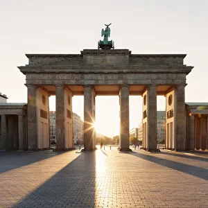 Brandenburg Gate (Brandenburger Tor) at sunrise, Platz des 18 Marz, Berlin Mitte