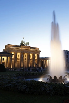 Images Dated 9th June 2009: Brandenburg Gate, floodlit, Pariser Platz, Unter Den Linden, Berlin, Germany, Europe