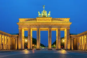 Pariser Platz Prints: Brandenburg Gate at Pariser Platz Square at twilight, Berlin, Germany, Europe