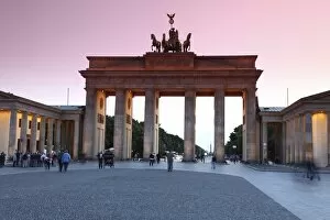 Images Dated 9th June 2009: Brandenburg Gate at sunset, Pariser Platz, Unter Den Linden, Berlin, Germany, Europe