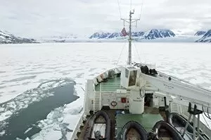 Breaking ice in Leifdefjord, Svalbard Archipelago, Norway, Arctic, Scandinavia, Europe