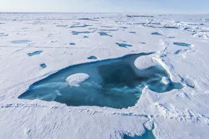 Arctic Gallery: Breaking ice on the way up to the North Pole, Arctic