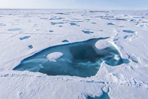 Arctic Gallery: Breaking ice on the way up to the North Pole, Arctic