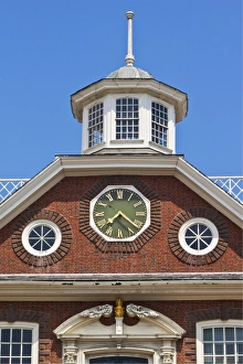 The brick Georgian-style Old Colony House dating from 1741, a National Historic Landmark used in the Steven Spielberg The brick Georgian-style Old Colony House dating from 1741, a National Historic Landmark used in the Steven Spielberg