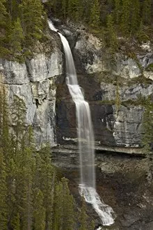 Images Dated 30th June 2009: Bridal Veil Falls, Banff National Park, UNESCO World Heritage Site, Rocky Mountains