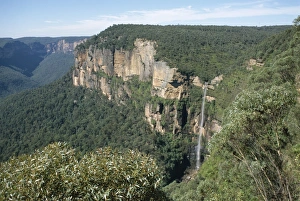 Bridal Veil falls from Govetts Leap lookout, Grose Valley, Blue Mountains National Park