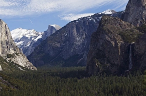 Bridalveil Falls and granite walls of El Capitan
