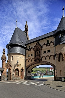 Moselle Valley Prints: Bridge Gate in Traben-Trabach, Moselle Valley, Rhineland-Palatinate, Germany, Europe