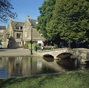 Bridge over the River Windrush, Bourton on the Water, Gloucestershire, England Bridge over the River Windrush, Bourton on the Water, Gloucestershire, England