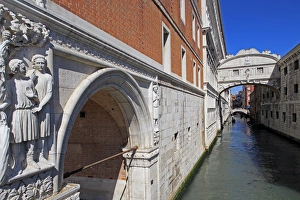 Bridge of Sighs with Doges Palace, Venice, UNESCO World Heritage Site, Veneto, Italy
