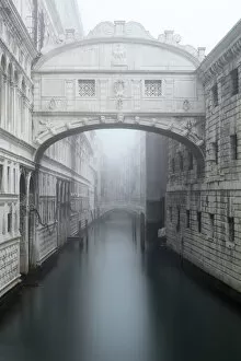 Vanishing Point Gallery: Bridge of Sighs in the fog, winter, Venice, UNESCO World Heritage Site, Veneto, Italy